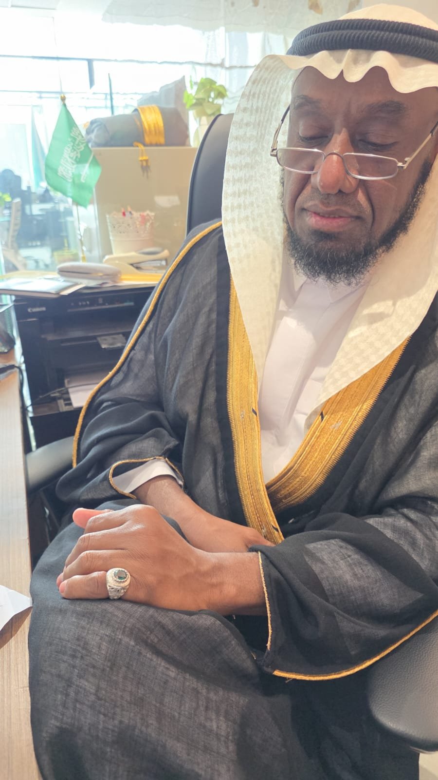 الدكتور  المحامي عبدالعزيز الروضان